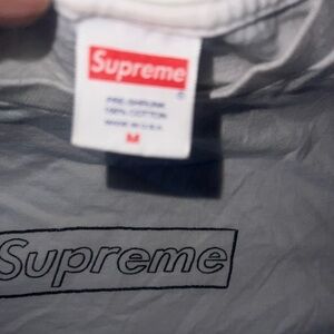 Supreme T shirt size medium